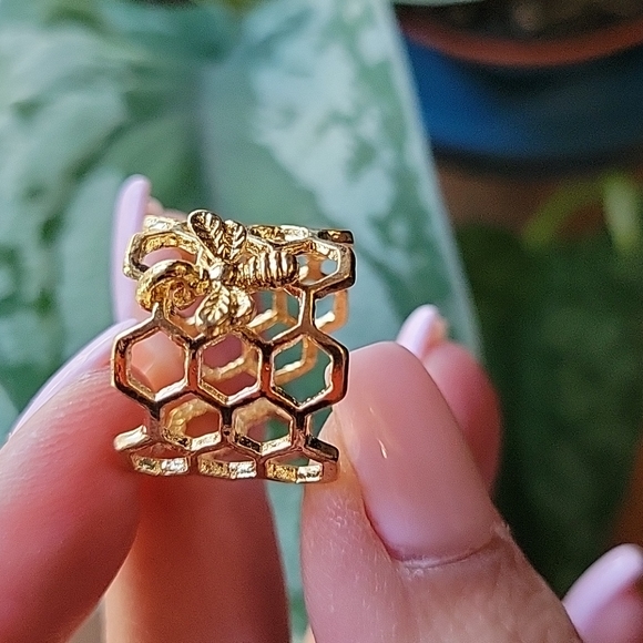 🔥LAST ONE🔥 Honeycomb Bee Charm Cuff Fashion Ring - Picture 8 of 8